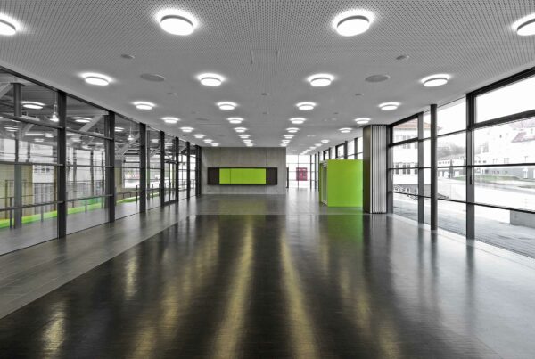 Pfalzgrafenweiler Sporthalle Pfosten-Riegel-Fassade aus Aluminium und Glas